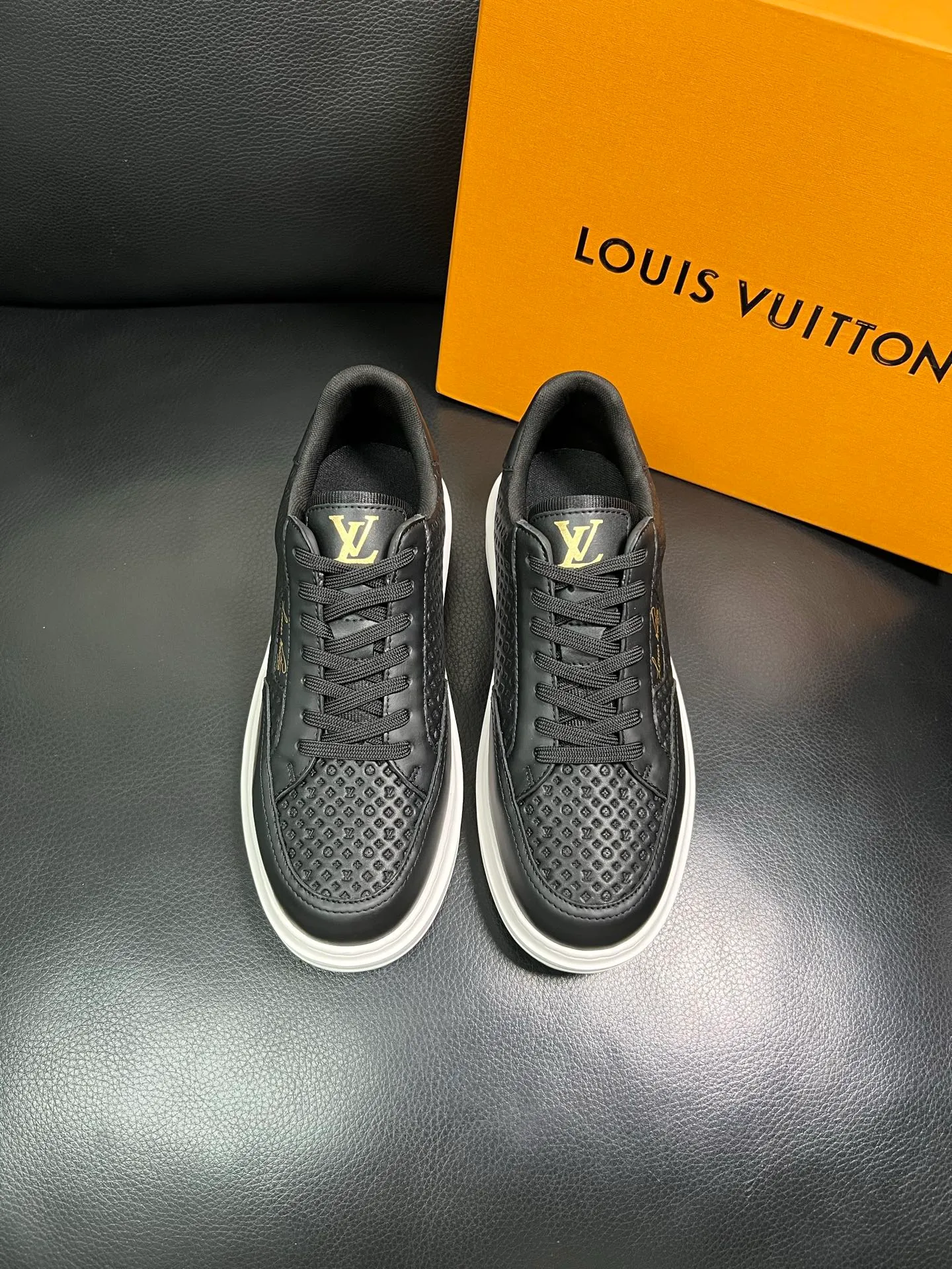 Men's shoes 💰740 Lv high quality top crafts Louis Vuitton sports shoes counter synchronized with original factory configuration, uppers imported from Italy, high-quality splicing colorful complex crafts, imported mesh pads soft and comfortable, soles: original soles specially provided by the original factory, T men's shoes 💰U exclusive movable molded soles super comfortable, original factory and single goods, welcome to compare, code number 38-44 (customized 45) 85867